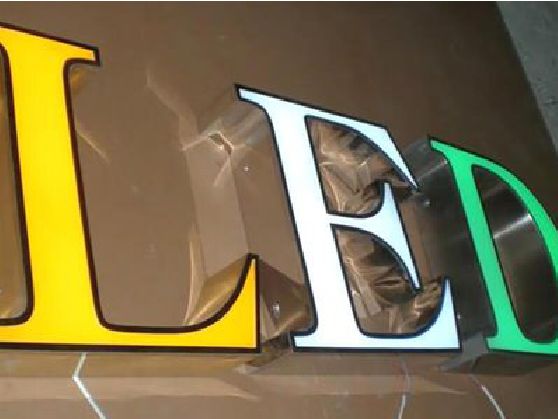 剑阁介绍LED招牌的基础知识。